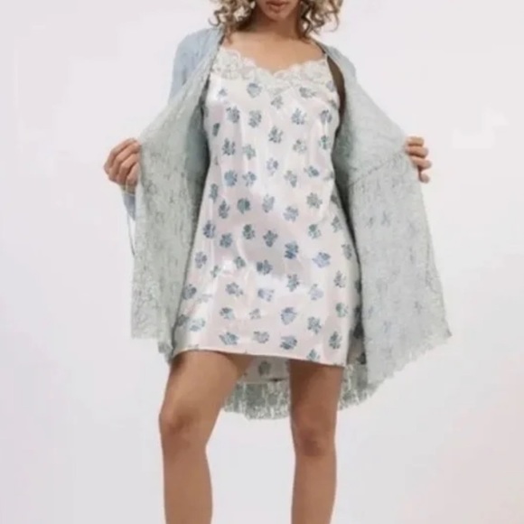 WE ARE HAH Double Reversible Robe - Picture 3 of 14